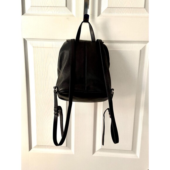 Elegant Coach Pebbled Leather Backpack - Excellent Condition - Picture 3 of 9